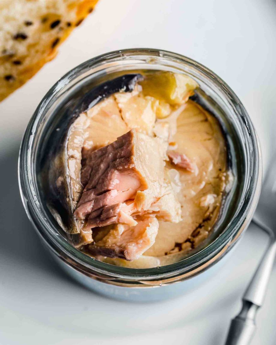 Консервы «Осётр в масле»,